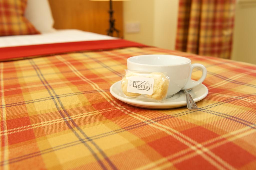 The Pipers' Tryst Hotel Глазго Экстерьер фото